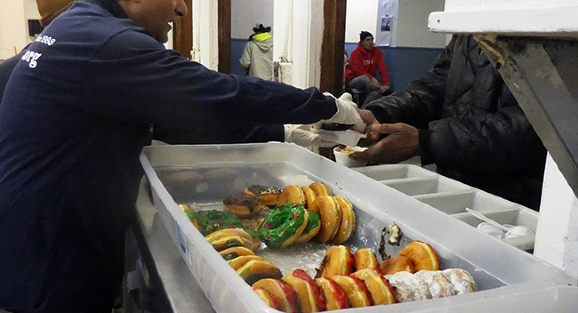 MUSLIM COMMUNITY VOLUNTEERS TO RELIEVE CHRISTIAN VOLUNTEERS 12-19-2017